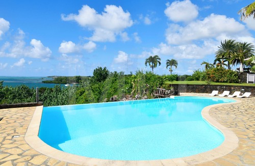 Trou d'Eau Douce House | The Bay Villa 10 minutes by boat from Ile aux Cerfs