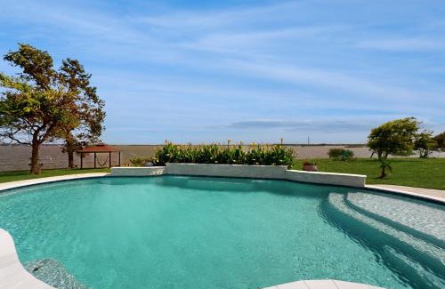Barrett House | The Baytown Getaway
