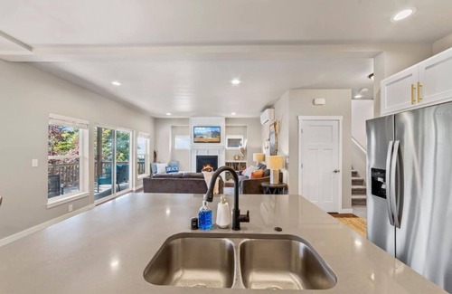 Birch Bay House | The Baywatch, a stones throw to Cottonwood Beach.