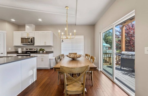 Birch Bay House | The Baywatch, a stones throw to Cottonwood Beach.