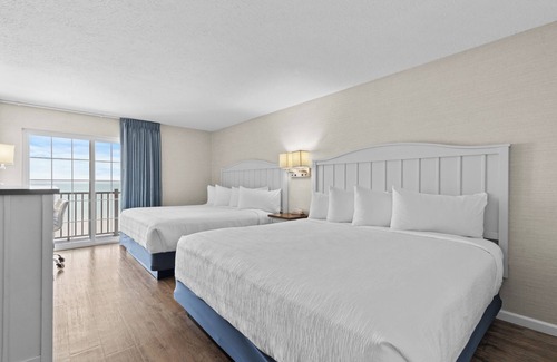 Traverse City Hotel | The Baywatch Resort