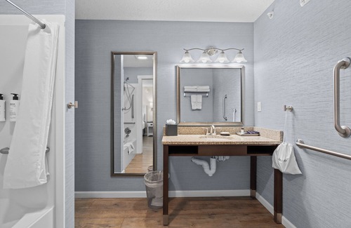 Traverse City Hotel | The Baywatch Resort