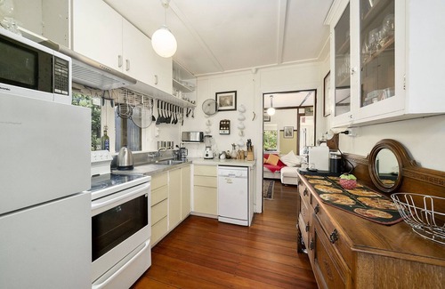 Waikanae House | The Beach Bach - Waikanae Beach Holiday Home