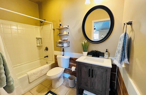 Canton Bed & Breakfast | The Beach Comber - Private Room w Access to Pool & Hot Tub.