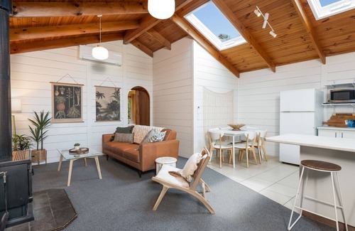 Separation Creek Cottage | The Beach Cottage - Cottage by the sea for you and your pets