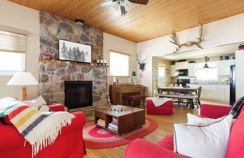 Killaloe Cottage | The Beach Cottages: 3 Cottages + 1 Bunkie, Perfect for Multi-Family Fun!