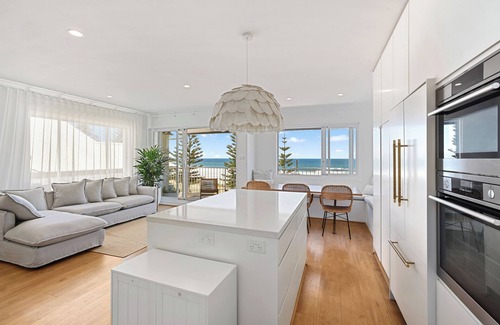 Curl Curl House | The Beach Front House@Curl Curl