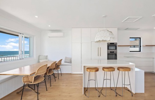 Curl Curl House | The Beach Front House@Curl Curl