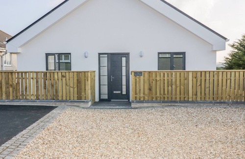 Perranporth House | THE BEACH HALT, family friendly, with a garden in Perranporth