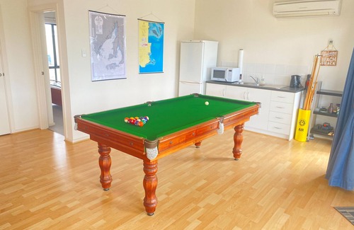 Melville House | The Beach House-Esplanade position! Sea Views! Off Peak special!