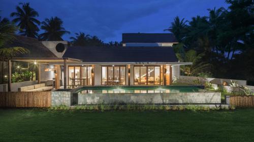 Batu Karas Villa | The Beach House
