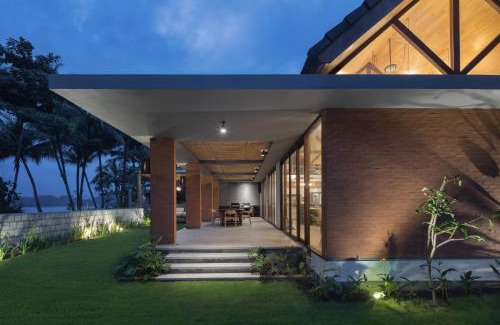Batu Karas Villa | The Beach House