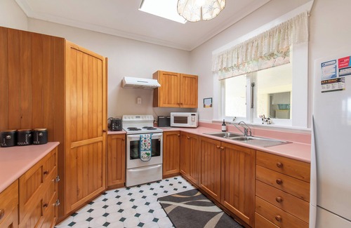 Paihia House | The Beach House - Paihia Holiday Home