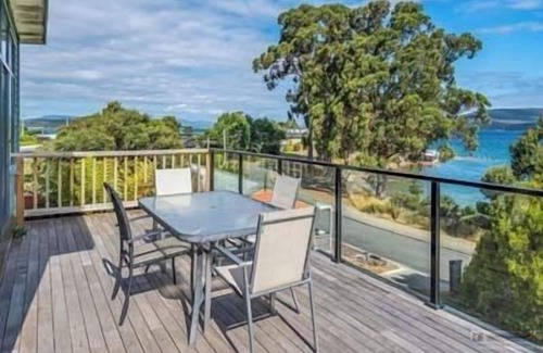 Dover Apartment | The Beach House- stunning views and private hot tub