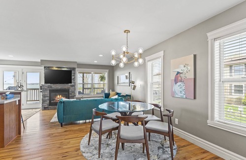 Amherstburg House | The Beach House w Hot Tub & Private Beach!