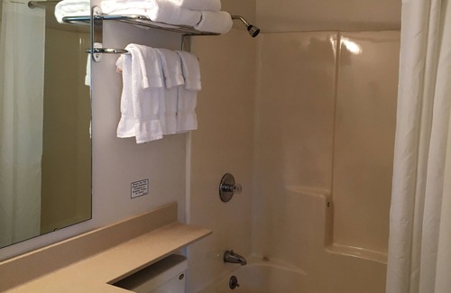 Munising Hotel | The Beach Inn Motel