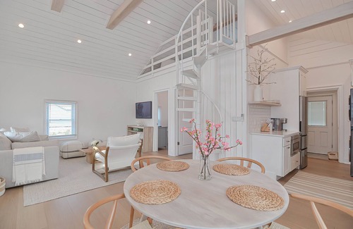 Clinton House | The Beach Nest-Lux Cottage Steps to the Beach