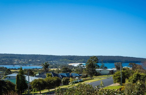 Eden Apartment | The Beach Retreat Eden 3 bedroom pet friendly apartment - 1+ night