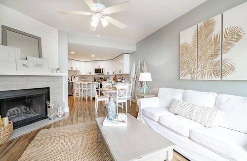 Birch Bay Condo | The Beach Retreat-Stylish 2-bedroom view condo in Birch Bay