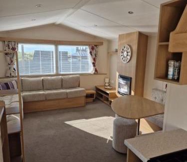 Ringstead Apartment | The Beach, Snettisham 2 Bed Caravan
