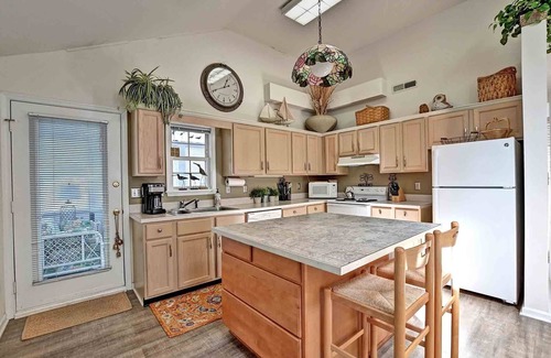 Clearwater Cottage | The Beach Treehouse located in Clearwater Community! WIFI, Community Pool, 3 miles to the Beach! *New Booking Incentive! Book and receive a 3 day pass to Delaware State Beaches. Inquiry for details!*