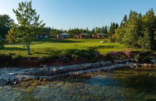 Lake Linden House | The Beachcomber at Dockside Resort - Near Bohemia and Trails