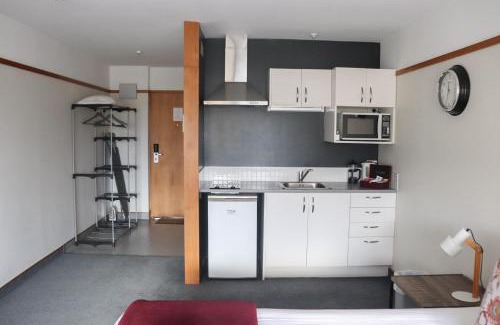 Tahunanui Hotel | The Beachcomber Hotel