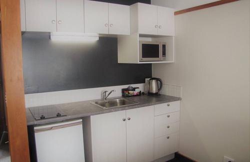 Tahunanui Hotel | The Beachcomber Hotel