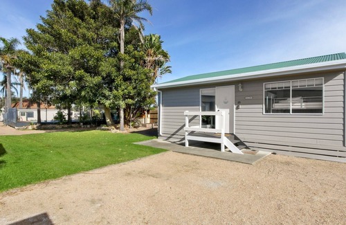Lakes Entrance Cottage | The Beaches on Lakes Cottage - Lakes Entrance