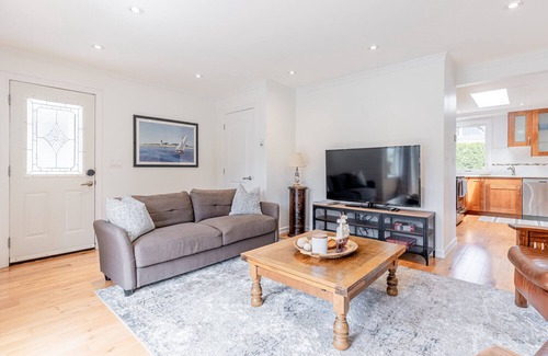 Surrey Cottage | The Beachside Cottage - 3 Bedroom | 2 Bathroom | home in Crescent Beach