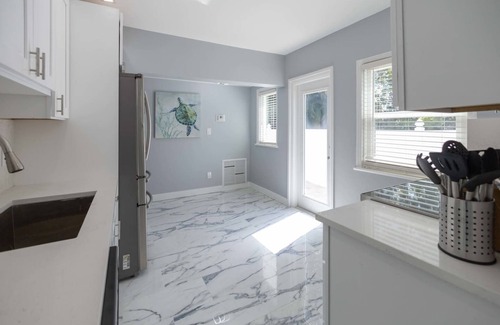 Parker Ridge House | The Beachside Haven Heated PoolSpa 5 Min to Beach!