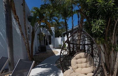Parker Ridge House | The Beachside Haven Heated PoolSpa 5 Min to Beach!
