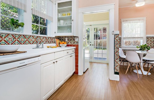 Sunshine Park House | The Beachy Flamingo Villa! 2B/1B Downtown WPB!