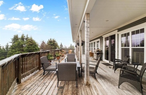 Flatrock House | The Beamer House - Large family friendly retreat with a spectacular views