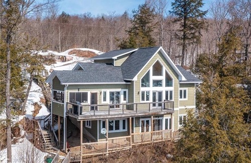 Dysart et al Cottage | The Bear Cave Cottage on Little Kennisis Lake -Lake front fun, spacious property