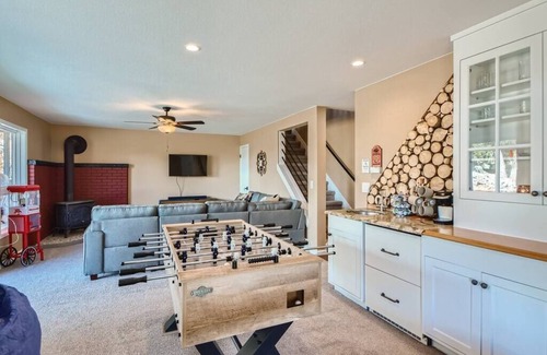 Conifer Mountain and Meadows House | The Bear Cave, w/Hot tub & Mountain Views