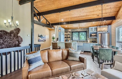 Conifer Mountain and Meadows House | The Bear Cave, w/Hot tub & Mountain Views