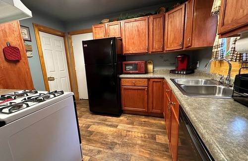 Ironwood House | The Bear Den - Lovely 2 Bedroom 1 Bath home close to skiing, snowmobiling & more