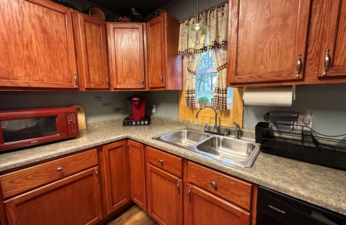 Ironwood House | The Bear Den - Lovely 2 Bedroom 1 Bath home close to skiing, snowmobiling & more