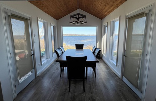 Strong Cottage | The Bear den on beautiful Lake Bernard
