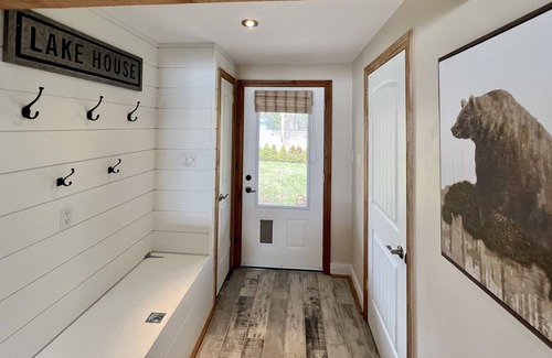 Strong Cottage | The Bear den on beautiful Lake Bernard