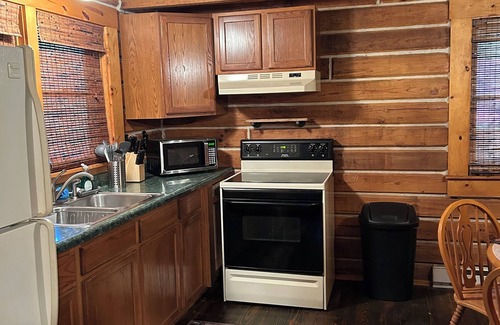 Birdseye Cabin | The Bear's Den at Patoka Lake adjacent to the Hoosier National Forestn