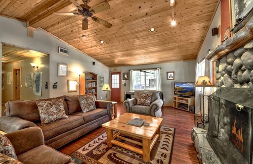 North Upper Truckee Cabin | The Bear's Den Single Story Tahoe Cabin With 3 Bedrooms, 2 Baths, Hot Tub