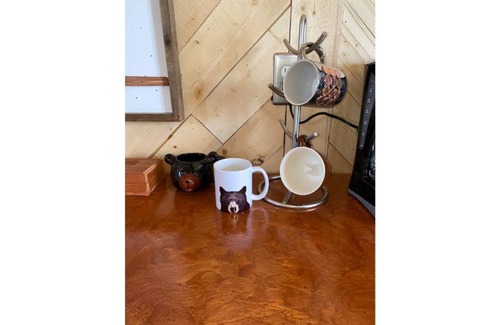 Seneca Cabin | The Bear’s Den. 1 bedroom 1 bathroom. Sleeps 4