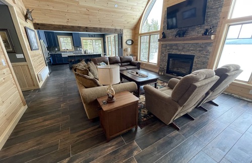 Millinocket Cabin | The BearsDen Lodge Mt Katahdin View/Lakefront