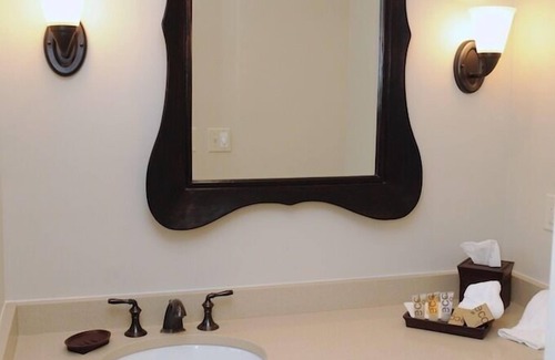Dallas Hotel | The Beaumont Inn