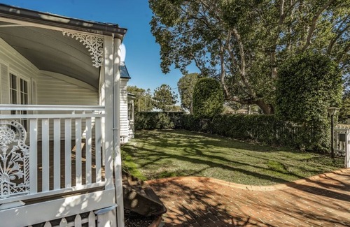 Centenary Heights House | The Beautiful 'Cottage On Geddes'