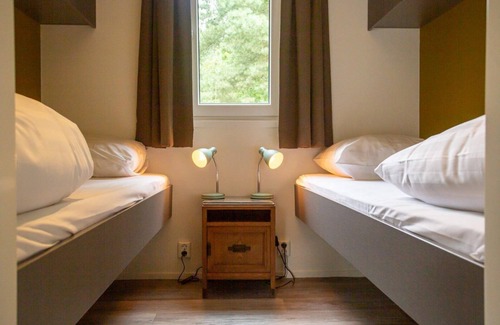 Municipality of Rhenen House | The beautiful Eco Cottage has a unique decor, covered porch and a large garden.
