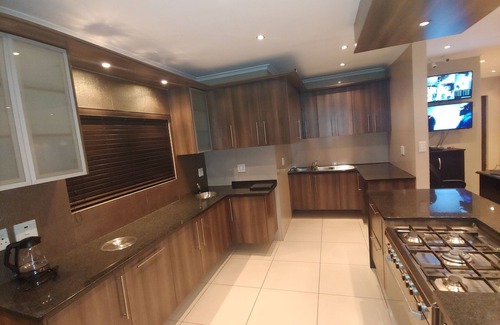 Cape Town House | The Beautiful Zenith House (ZH) Welgelegen