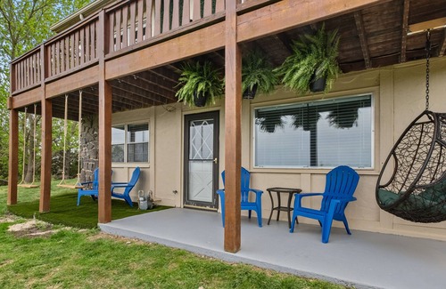 Prairie Creek House | The Beaver Lake Escape - 5 mins to DT Rogers King Beds - Fireplace - Lake Views